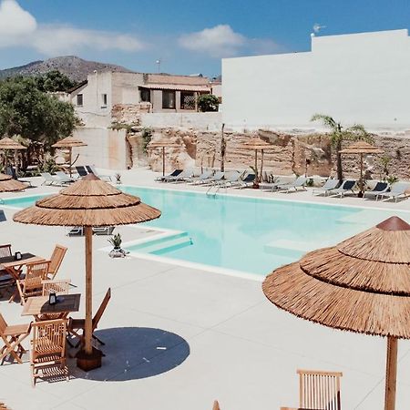 L'Oasi Villaggio Albergo Фавиняна Екстериор снимка