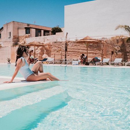 L'Oasi Villaggio Albergo Фавиняна Екстериор снимка