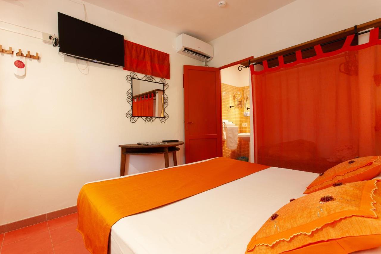 L'Oasi Villaggio Albergo Фавиняна Екстериор снимка
