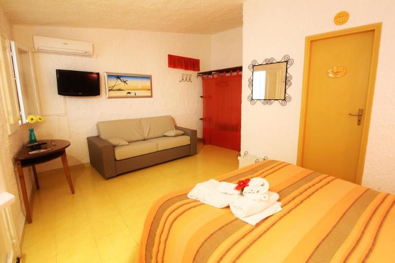 L'Oasi Villaggio Albergo Фавиняна Екстериор снимка