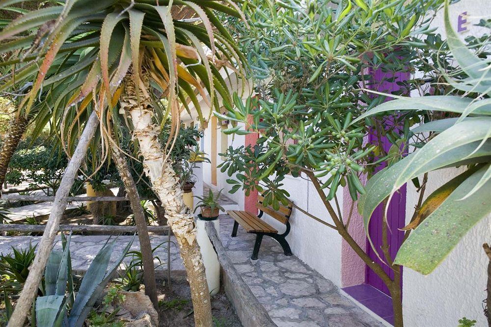 L'Oasi Villaggio Albergo Фавиняна Екстериор снимка