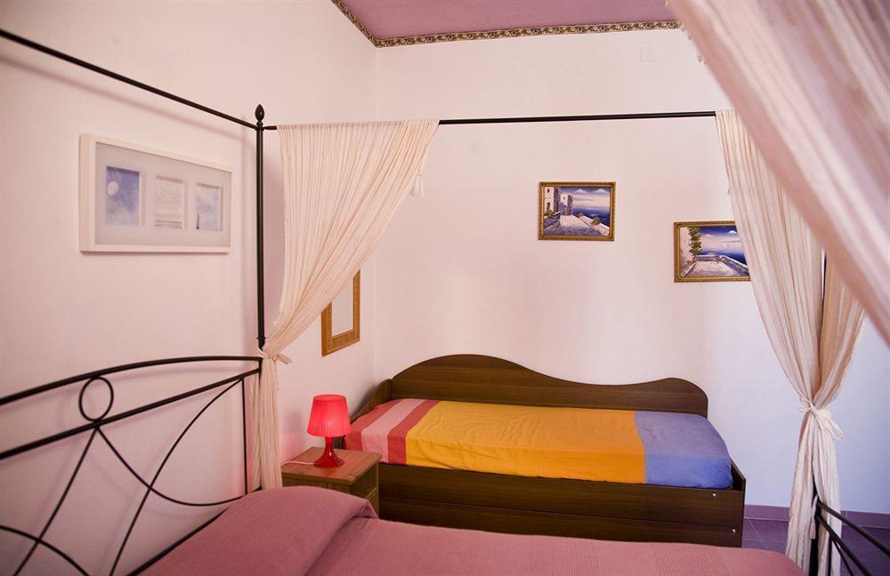 L'Oasi Villaggio Albergo Фавиняна Екстериор снимка
